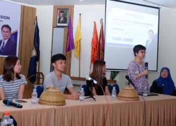 --International Office Universitas Bosowa (Unibos) hadirkan lima pembicara dari berbagai universitas di Singapura dalam International Sharing Session yang berlangsung di Ruang Senat Lt. 9 Unibos, Rabu (17/4/2024)