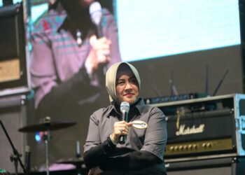 Ketua TP PKK Kota Makassar Indira Yusuf Ismail memberikan motivasi dan dorongan kepada para pemuda dalam Pemuda Fest yang digelar oleh Dinas Pemuda dan Olahraga Kota Makassar, di Mall Ratu Indah, Jumat (19/4/4202)
