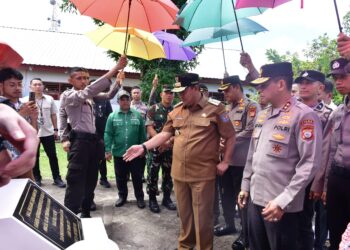 PJ Gubernur Sulsel meresmikan revitalisasi makam Arung Palakka dan Karaeng Pattingalloang, Rabu, (17/4/2024). (Foto: Humas Pemprov Sulsel)
