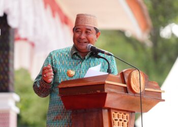 Pj Gubernur Sulsel, Bahtiar Baharuddin memberikan sambutan pada perayaan Hari Ulang Tahun ke-625 Kabupaten Wajo, Senin, (22/4/2024). (Foto: Humas Pemprov Sulsel)