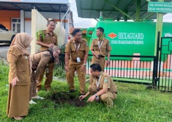 Hari Bumi, RSUD Andi Makkasau Tanam Puluhan Bibit Pohon