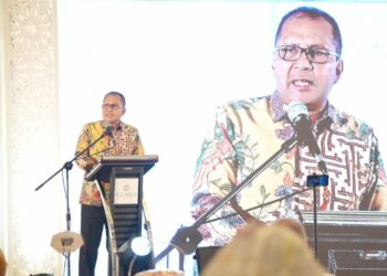 Wali Kota Makassar Moh Ramdhan Pomanto ikut meramaikan Halal Bihalal Keluarga Besar Alumni (KBA) SMPN 5 Makassar, di Hotel Claro, Senin (15/4/2024)