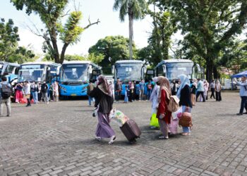 Danny Pomanto dan Pj Gubernur Lepas Ratusan Pemudik Ramadan Berbagi Bahagia Pemprov Sulsel
