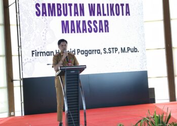 PJ Sekda Kota Makassar, Firman Hamid Pagarra membuka kegiatan The 3rd Mayor Meeting For Eastern Indonesia yang mengangkat tema “Together Make A Difference”, di Hotel Aston, Selasa (23/4/2024)
