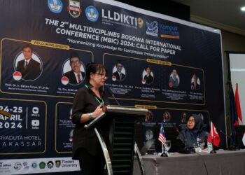 Salah seorang pemateri hadir dalam International Office Universitas Bosowa (Unibos) selenggarakan The 2nd Multidiciplines Bosowa International Conference (MBIC) 2024, di Hotel Aryaduta Makassar, Rabu (24/4/2024)