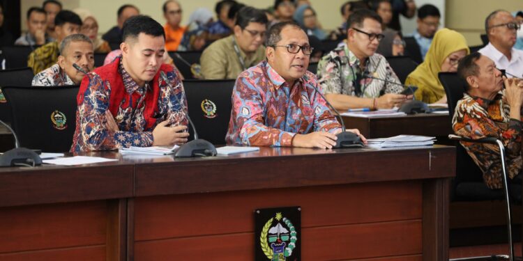 Wali Kota Makassar Moh Ramdhan Pomanto menghadiri Kunjungan Komisi V DPR-RI pada Reses Masa Persidangan IV Tahun 2023-2024 di Kantor Gubernur Sulsel, Jalan Urip Sumohardjo, Jumat (5/4/2024)