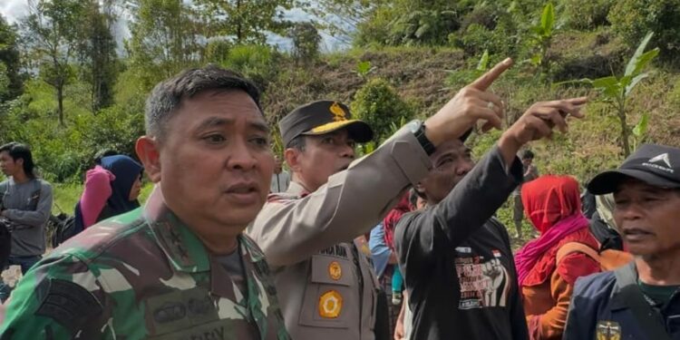 Pangdam dan Kapolda Sulsel Temui Warga di Daerah Terisolir