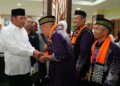 Pj Gubernur Sulsel melepas jemaah haji kloter 1 Embarkasi Makassar, Minggu, (12/5/2024)