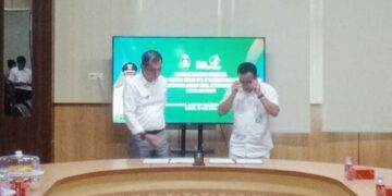 Keterangan Foto:  Pj Wali Kota Parepare, Akbar Ali Teken Perjanjian Kerjasama (PKS) bersama Kepala BPJamsostek Makassar I Nyoman Hari Sujana. (Foto: Faizal Lupphy/PijarNews).