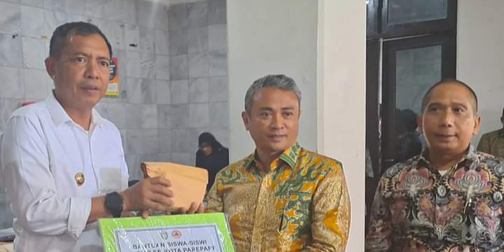 Diserahkan Pj Wali Kota, Pemkot Parepare Bantu Korban Bencana di Tana Toraja Diserahkan Pj Wali Kota, Pemkot Parepare Bantu Korban Bencana di Tana Toraja