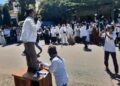 Foto: Ikbal
Keterangan: Aksi damai bela Palestina Forum Rektor Perguruan Tinggi Muhammadiyah dan Aisyiyah di depan kampus Universitas Muhammadiyah Parepare, Selasa (7/5/2024).