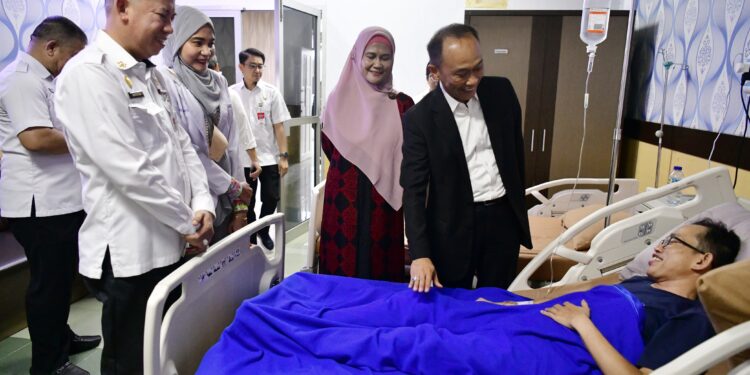 Prof Zudan Sambangi Pasien RSKD Dadi Prof Zudan Sambangi Pasien RSKD Dadi