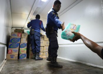 Kolaborasi Pemkot Makassar-IKA Unhas Peduli,  Boyong Tiga Truk Bantuan Korban Banjir Sulsel