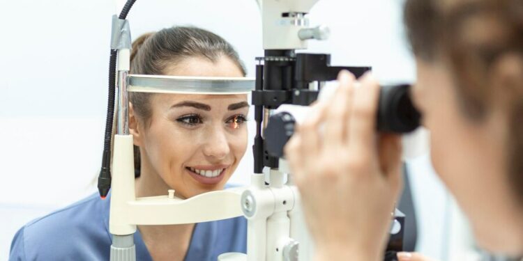 Usia Muda Rentan Katarak, Kenali Penyebabnya Usia Muda Rentan Katarak, Kenali Penyebabnya