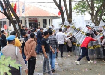 Polres Sidrap SispamKota di Depan Kantor KPU