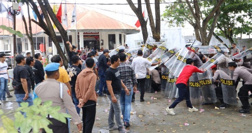 Polres Sidrap SispamKota di Depan Kantor KPU Polres Sidrap SispamKota di Depan Kantor KPU