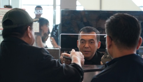 Dirjen Imigrasi Jajal Jadi Petugas Jaga Pintu Gerbang Negara Dirjen Imigrasi Jajal Jadi Petugas Jaga Pintu Gerbang Negara