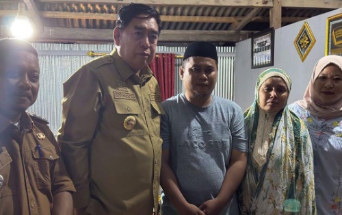 Melayat di Rumah Duka Anak Tenggelam di Cempae, Pj Wali Kota Parepare Sampaikan Duka Mendalam Melayat di Rumah Duka Anak Tenggelam di Cempae, Pj Wali Kota Parepare Sampaikan Duka Mendalam