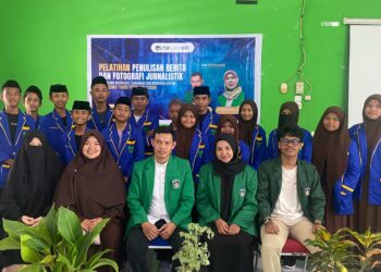 Dua Dosen UMI Latih Menulis Berita dan Fotografi Siswa OSIM MTS dan MA An Nashar Timor-Timur