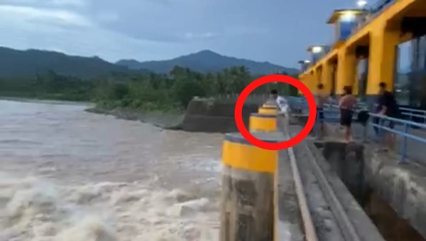 Bermain hingga Lompat di Bendungan Benteng, Remaja di Pinrang Diduga Tenggelam, Kini Dalam Pencarian Bermain hingga Lompat di Bendungan Benteng, Remaja di Pinrang Diduga Tenggelam, Kini Dalam Pencarian