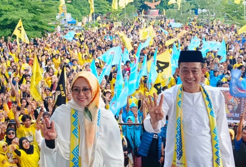 Kampanye Akbar, Erat Bersalam Komitmen Lanjutkan Pembangunan Kampanye Akbar, Erat Bersalam Komitmen Lanjutkan Pembangunan