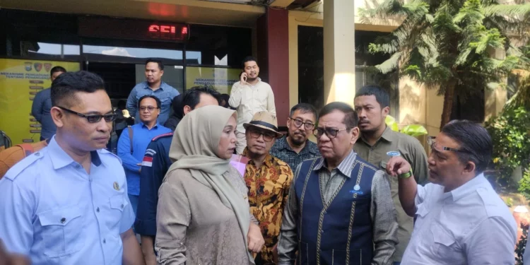 Kasus Penembakan Pengacara di Bone, Ketua Tim Pencari Fakta Sebut Mengerucut ke Tiga Orang Kasus Penembakan Pengacara di Bone, Ketua Tim Pencari Fakta Sebut Mengerucut ke Tiga Orang