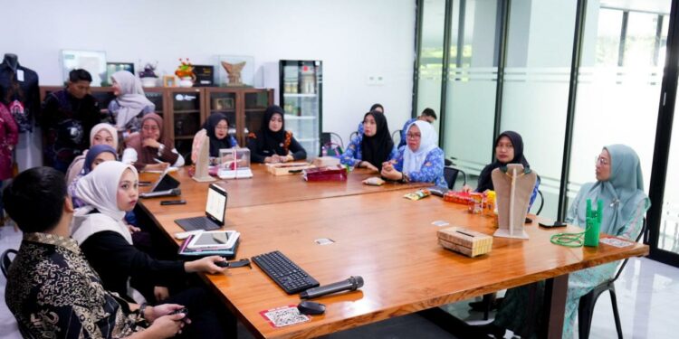 Ketua TP PKK Melinda Aksa Dukung Inovasi Packaging Produk UMKM Lokal Ketua TP PKK Melinda Aksa Dukung Inovasi Packaging Produk UMKM Lokal