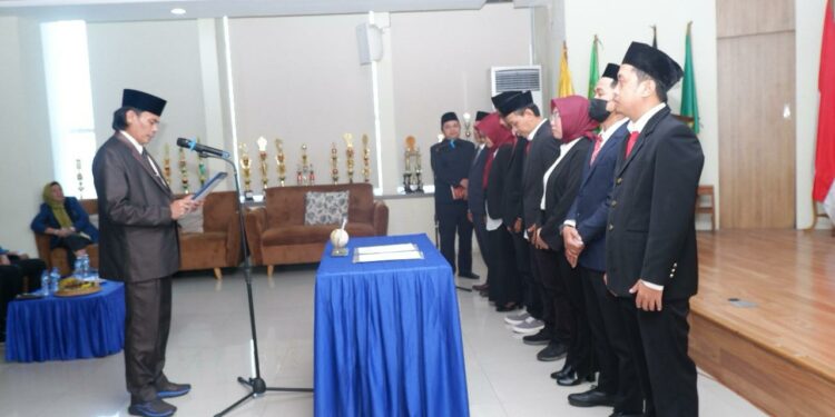 Pejabat Struktural Masa Bakti 2025-2026 Dilantik, Rektor Unibos Dorong Benahi SDM Pejabat Struktural Masa Bakti 2025-2026 Dilantik, Rektor Unibos Dorong Benahi SDM