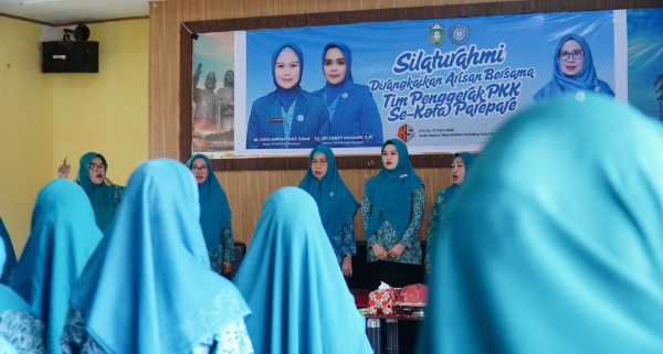 Pengurus PKK Parepare Ramai-ramai Bawa Telur Diacara Silaturahmi Bersama dr. Andi Arfiah Tasming Pengurus PKK Parepare Ramai-ramai Bawa Telur Diacara Silaturahmi Bersama dr. Andi Arfiah Tasming