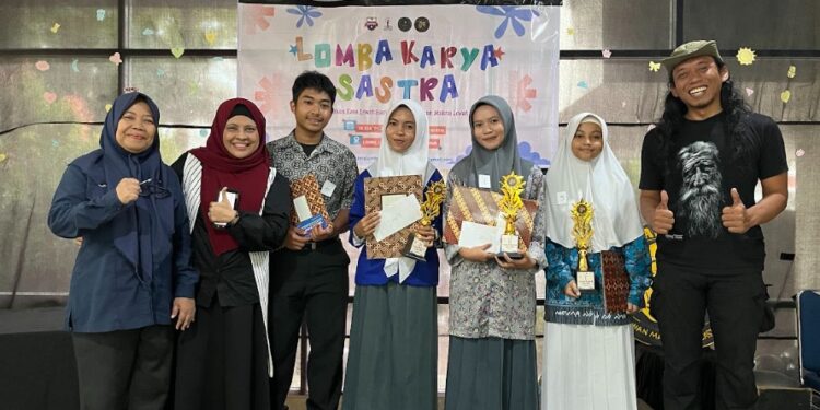 Lomba Karya Sastra FIPS Unibos, Wadah Ekspresi Jiwa Sastra Siswa