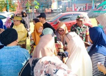 Warga Desa Bojo Berburu Kebutuhan Pokok dengan Harga Subsidi