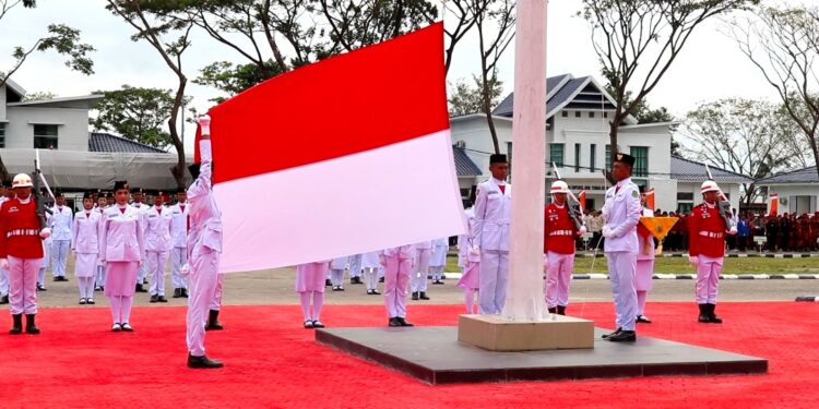Upacara Detik-Detik Proklamasi Diakhiri Tepuk Tangan, Bupati Sidrap: Mantap Upacara Detik-Detik Proklamasi Diakhiri Tepuk Tangan, Bupati Sidrap: Mantap