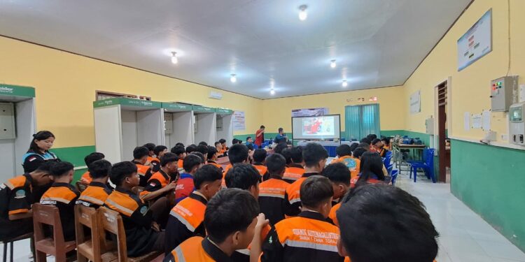Teknik Listrik Poltekbos Hadirkan Electra 2025, Bekali Siswa SMKN 1 Toraja Ilmu Kontrol Motor Listrik Berbasis Smart Relay Zelio