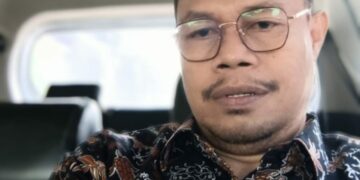Ijazah di Tangan, Harapan Bangsa di Pundak