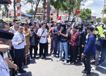 Temui Pengunjuk Rasa, Bupati Sidrap Salut