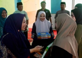 Bantuan Al-Qur’an ke Rutan Kelas IIB dari Ketua TP PKK Sidrap