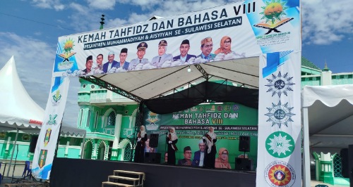 Warga Kagum Saksikan Santriwati di Lomba Syarhil Qur’an di Kemah Tahfidz dan Bahasa di Sidrap Warga Kagum Saksikan Santriwati di Lomba Syarhil Qur’an di Kemah Tahfidz dan Bahasa di Sidrap