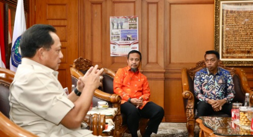 Bersama Gubernur Sulsel, Bupati Sidrap Konsultasi Pembangunan ke Mantan Kapolri Bersama Gubernur Sulsel, Bupati Sidrap Konsultasi Pembangunan ke Mantan Kapolri