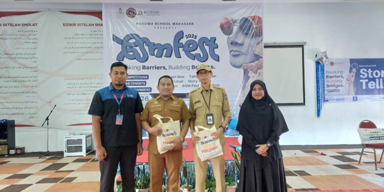 Kabid SMA Disdik Provinsi Sulsel Resmi Buka BSM Fest 2025 Kabid SMA Disdik Provinsi Sulsel Resmi Buka BSM Fest 2025