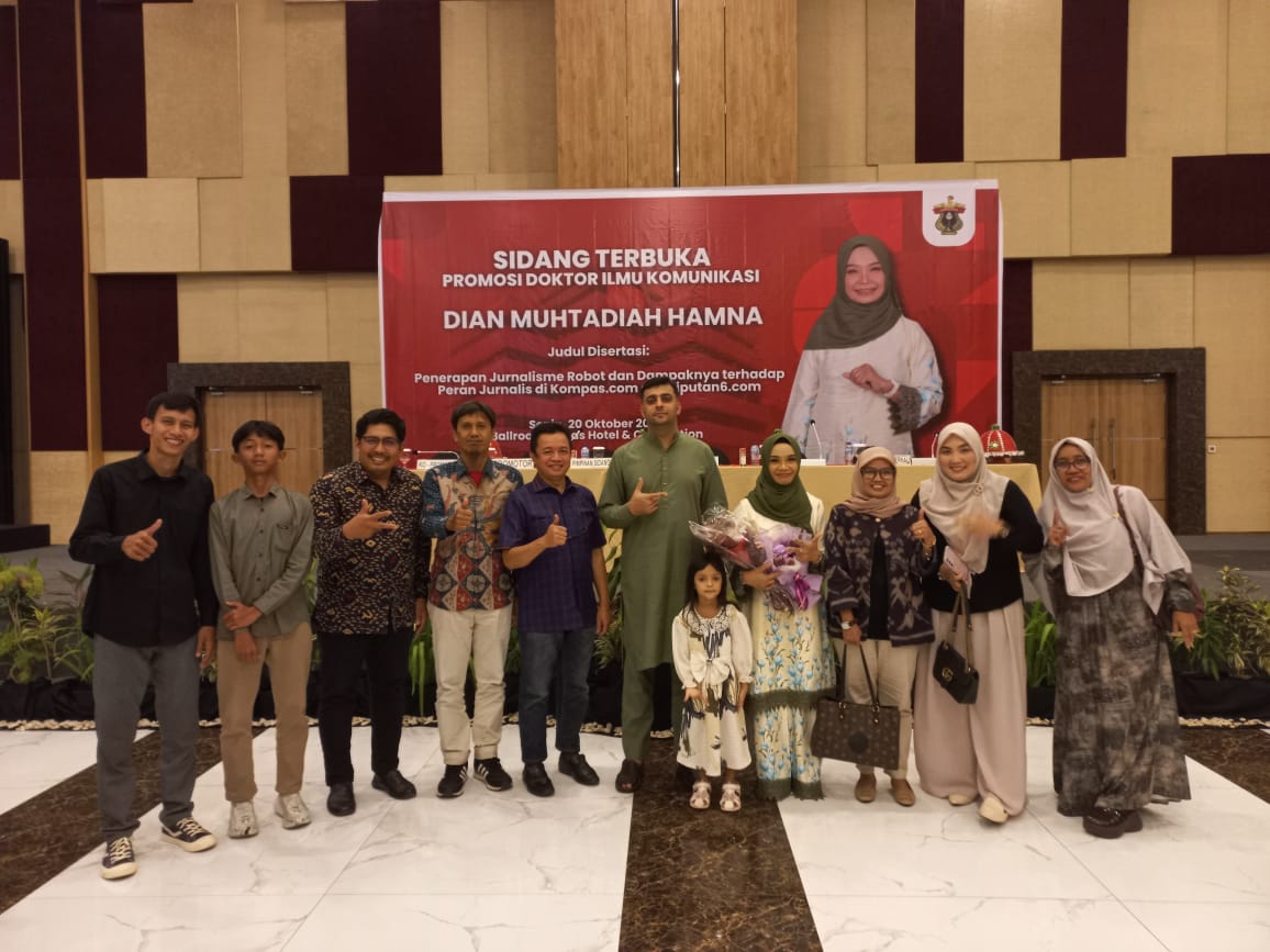 Dian Muhtadiah Hamna, Pemred Pijarnews.com Raih Gelar Doktor Komunikasi Unhas: Jurnalisme AI Butuh Sentuhan Manusia
