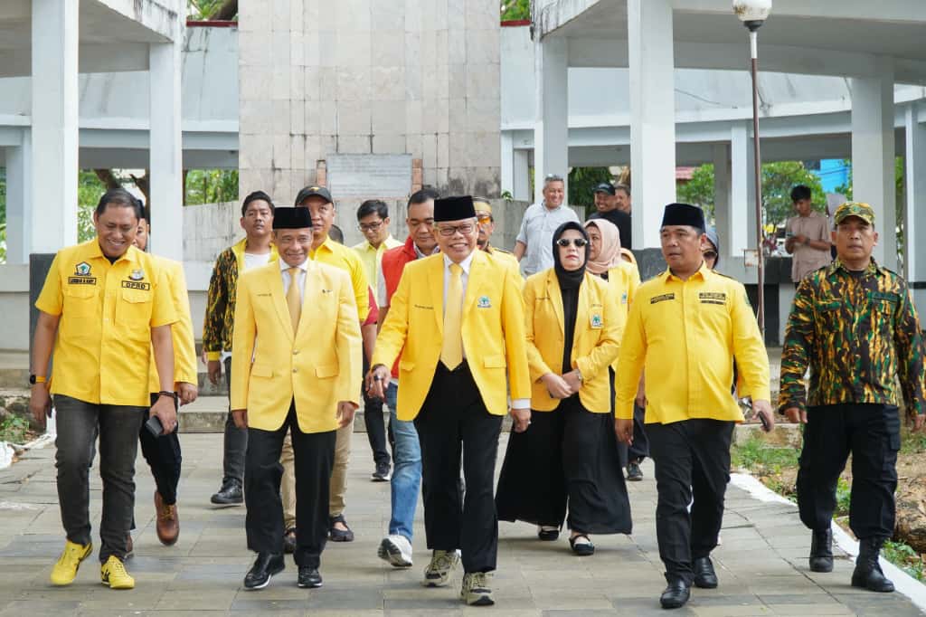 Rayakan HUT ke-61, Ketua DPD Partai Golkar Sulsel Dapat Kejutan