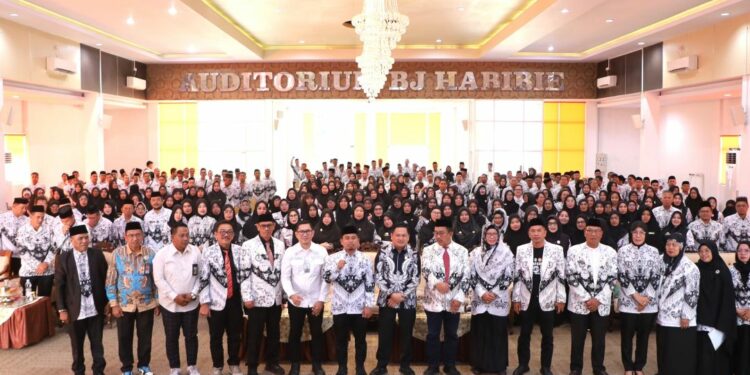 Tasming Hamid Dorong PGRI Parepare Jadi Mitra Strategis Pemerintah untuk Majukan Pendidikan Tasming Hamid Dorong PGRI Parepare Jadi Mitra Strategis Pemerintah untuk Majukan Pendidikan