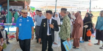 Momen Maulid Nabi di Padangloang Alau, Bupati Sidrap Serahkan Bantuan Bibit Jambu Air