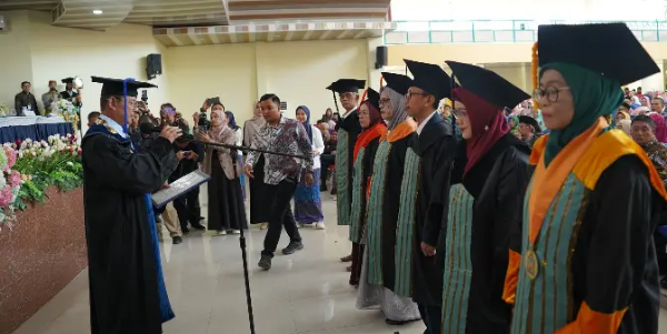 Enam Dosen Dikukuhkan Menjadi Profesor, Rektor IAIN Parepare Sampaikan Pesan Menyentuh Enam Dosen Dikukuhkan Menjadi Profesor, Rektor IAIN Parepare Sampaikan Pesan Menyentuh