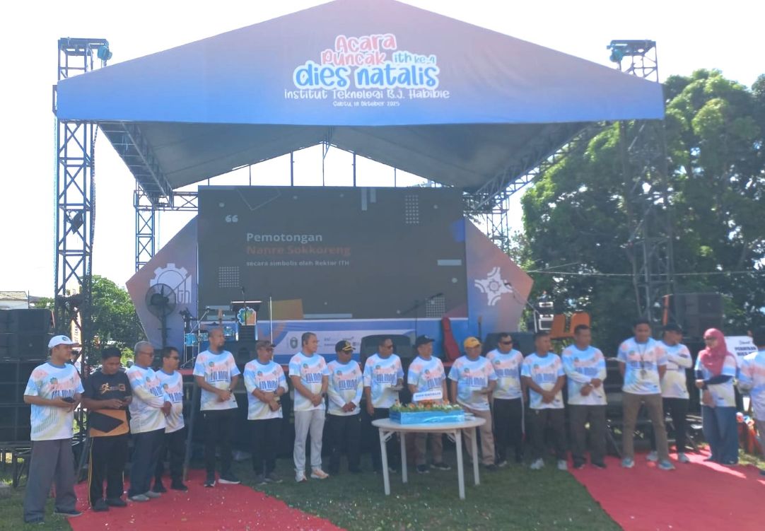 Jejak Kolaborasi dari Kota Cinta Habibie, IAIN Parepare Terima Penghargaan pada Dies Natalis ke-4 ITH