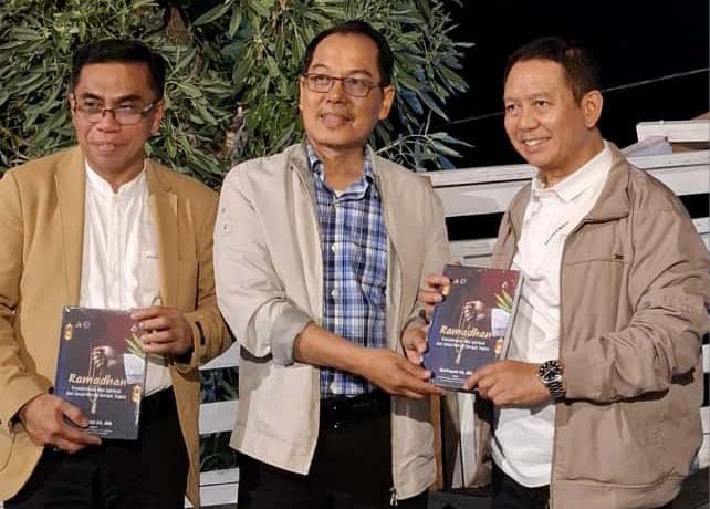 FOKAL IMM Parepare Serahkan Buku kepada Tokoh Nasional, Diresapi Spirit “IQRA” dan “Bekerja untuk Keabadian”