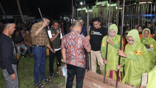 Hadiri Pesta Adat Mappadendang Kulo, Bupati Sidrap Sampaikan Dukungan Hadiri Pesta Adat Mappadendang Kulo, Bupati Sidrap Sampaikan Dukungan