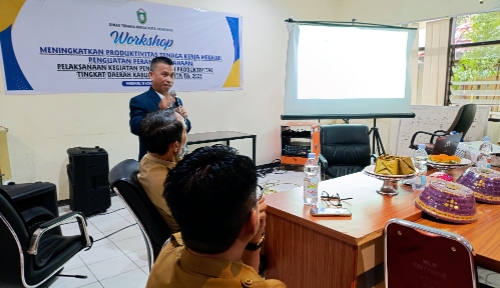 Kaprodi S2 Manajemen UMPAR Narasumber Workshop di Disnaker Parepare
