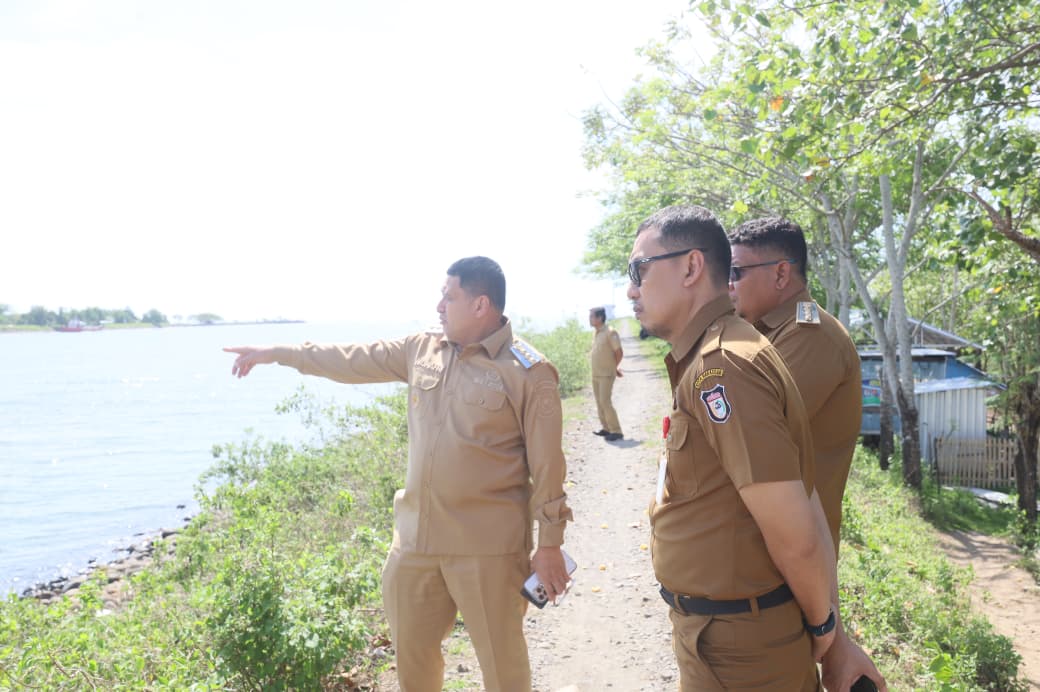 Wali Kota Munafri Tinjau Lokasi Barombong, Siapkan Solusi Pembebasan Lahan Jembatan Baru