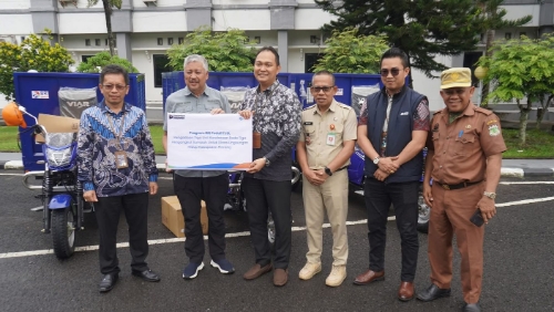 Pemkab Pinrang Terima Bantuan 3 Unit Motor Pengangkut Sampah